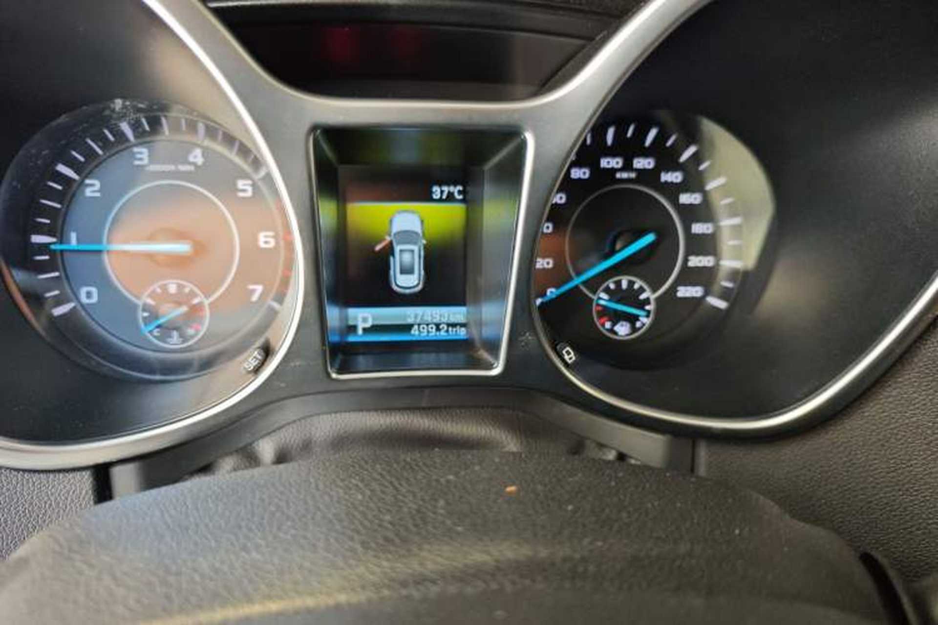 Used JMC Yusheng S330 2016 1.5L GTDi Automatic Two-Wheel Drive Flagship Edition Odometer Close Up