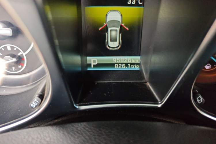 Used JMC Yusheng S330 2016 1.5L GTDi Automatic Two-Wheel Drive Prestige Edition Odometer Close Up
