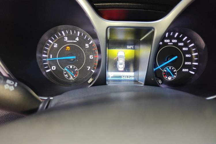 Used JMC Yusheng S330 2016 1.5L GTDi Automatic Two-Wheel Drive Prestige Edition Odometer Close Up