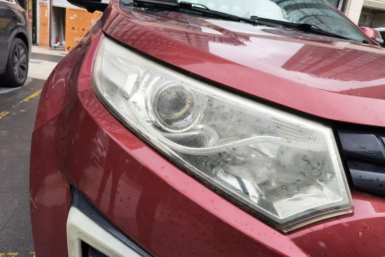 Used JMC Yusheng S330 2016 1.5L GTDi Automatic Two-Wheel Drive Prestige Edition Right Front Headlight