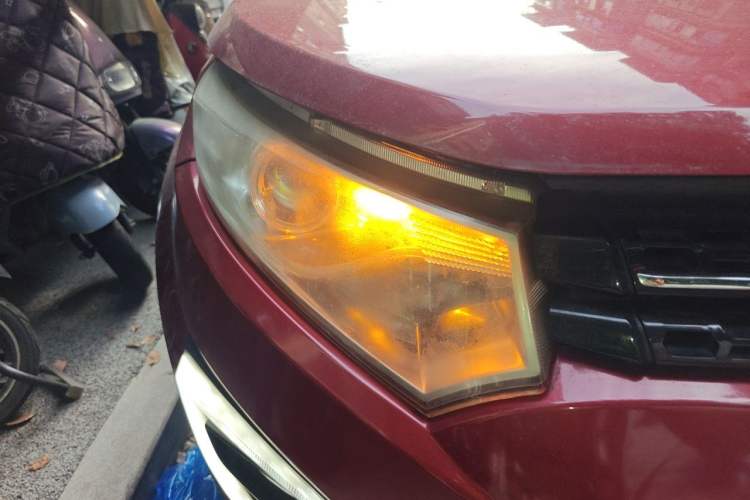 Used JMC Yusheng S330 2016 1.5L GTDi Automatic Two-Wheel Drive Prestige Edition Right Front Headlight