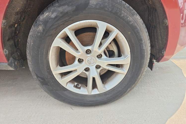 Used JMC Yusheng S330 2016 1.5L GTDi Automatic Two-Wheel Drive Comfort Edition Right Front Wheel Hub
