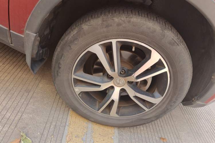 Used JMC Yusheng S330 2016 1.5L GTDi Automatic Two-Wheel Drive Fashion Edition Right Front Wheel Hub