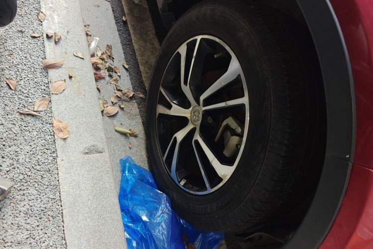 Used JMC Yusheng S330 2016 1.5L GTDi Automatic Two-Wheel Drive Prestige Edition Right Front Wheel Hub