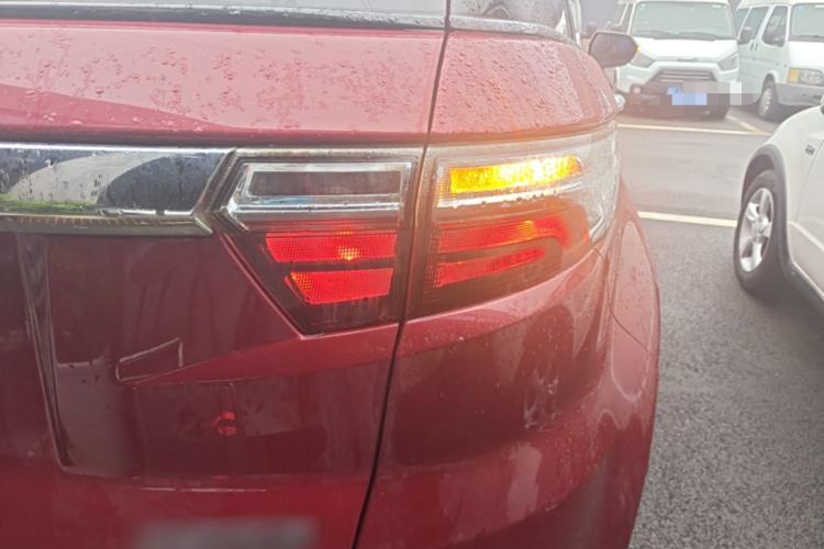 Used JMC Yusheng S330 2016 1.5L GTDi Automatic Two-Wheel Drive Comfort Edition Right Rear Taillight