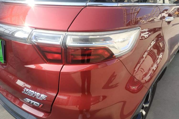 Used JMC Yusheng S330 2016 1.5L GTDi Automatic Two-Wheel Drive Prestige Edition Right Rear Taillight