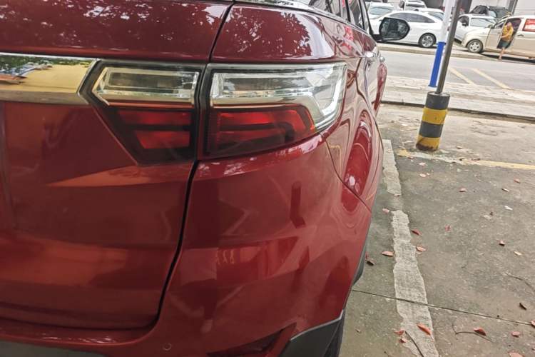 Used JMC Yusheng S330 2016 1.5L GTDi Automatic Two-Wheel Drive Prestige Edition Right Rear Taillight