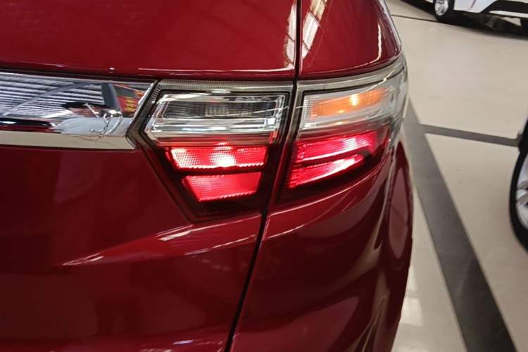 Used JMC Yusheng S330 2016 1.5L GTDi Automatic Two-Wheel Drive Fashion Edition Right Rear Taillight
