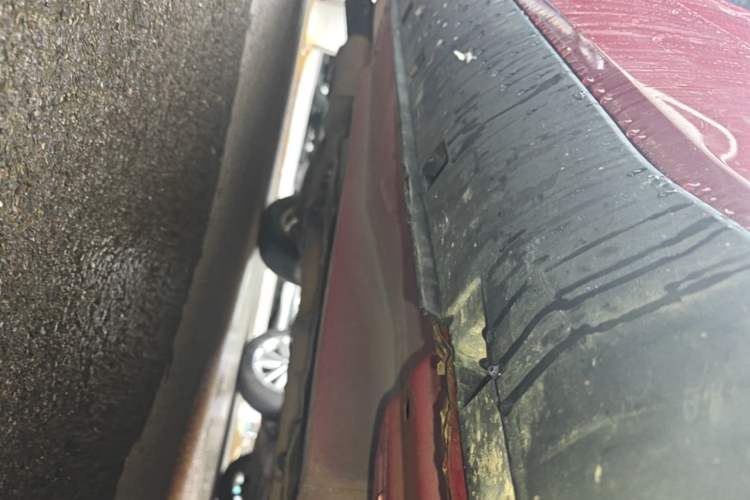 Used JMC Yusheng S330 2016 1.5L GTDi Automatic Two-Wheel Drive Comfort Edition Right Side Sill