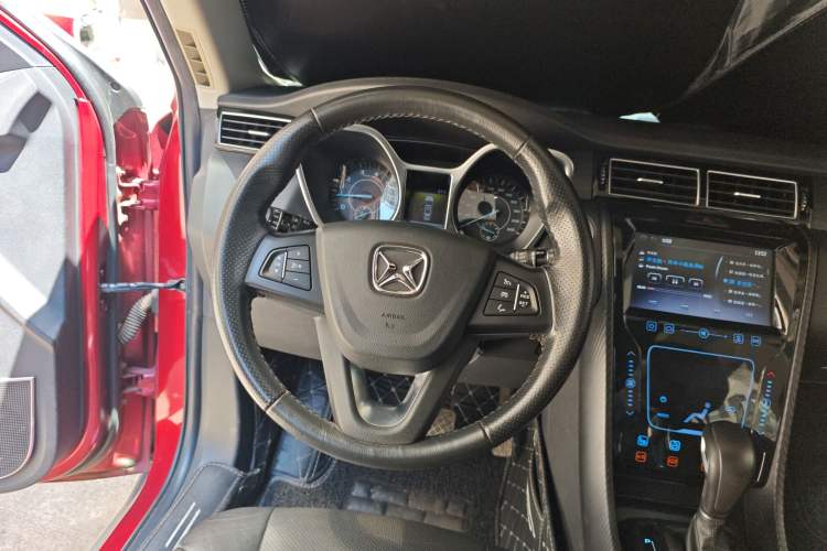 Used JMC Yusheng S330 2016 1.5L GTDi Automatic Two-Wheel Drive Flagship Edition Steering Wheel