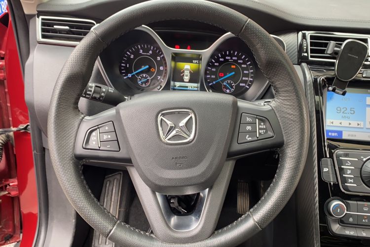 Used JMC Yusheng S330 2016 1.5L GTDi Automatic Two-Wheel Drive Fashion Edition Steering Wheel