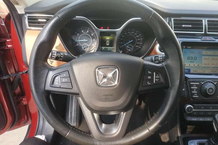 Used JMC Yusheng S330 2016 1.5L GTDi Automatic Two-Wheel Drive Prestige Edition Steering Wheel
