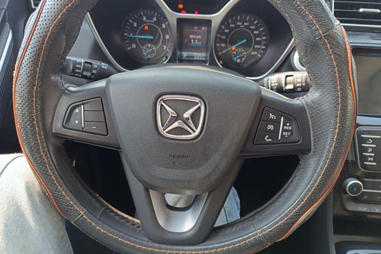 Used JMC Yusheng S330 2016 1.5L GTDi Automatic Two-Wheel Drive Fashion Edition Steering Wheel