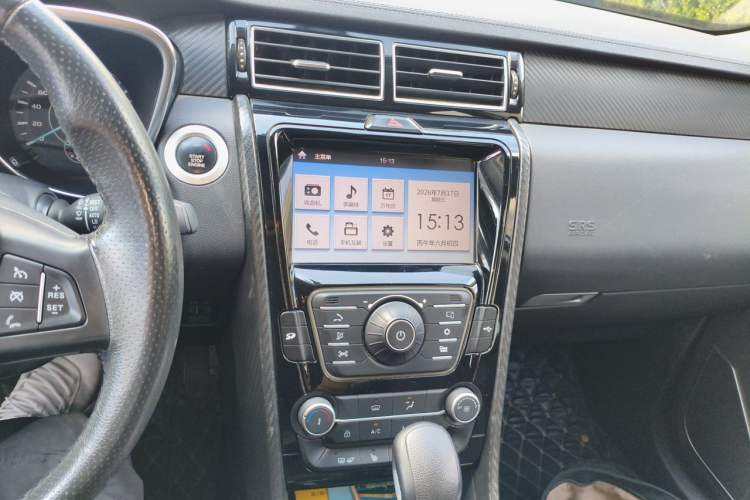 Used JMC Yusheng S330 2016 1.5L GTDi Automatic Two-Wheel Drive Fashion Edition Audio And AC Panel