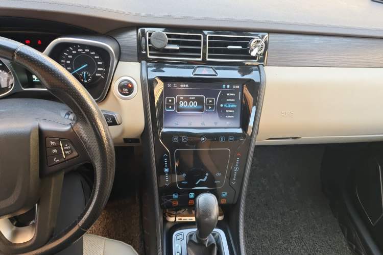 Used JMC Yusheng S330 2016 1.5L GTDi Automatic Two-Wheel Drive Fashion Edition Audio And AC Panel