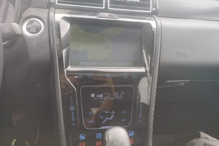 Used JMC Yusheng S330 2016 1.5L GTDi Automatic Two-Wheel Drive Flagship Edition Audio And AC Panel