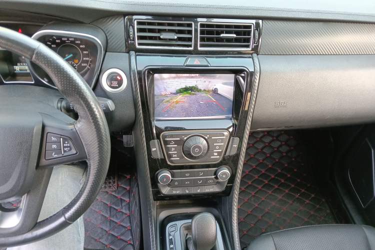 Used JMC Yusheng S330 2016 1.5L GTDi Automatic Two-Wheel Drive Fashion Edition Audio And AC Panel