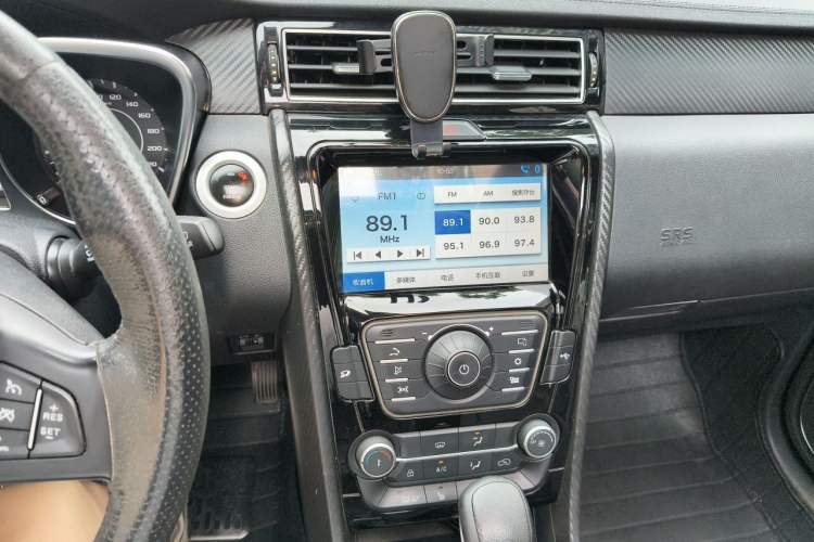 Used JMC Yusheng S330 2016 1.5L GTDi Automatic Two-Wheel Drive Fashion Edition Audio And AC Panel