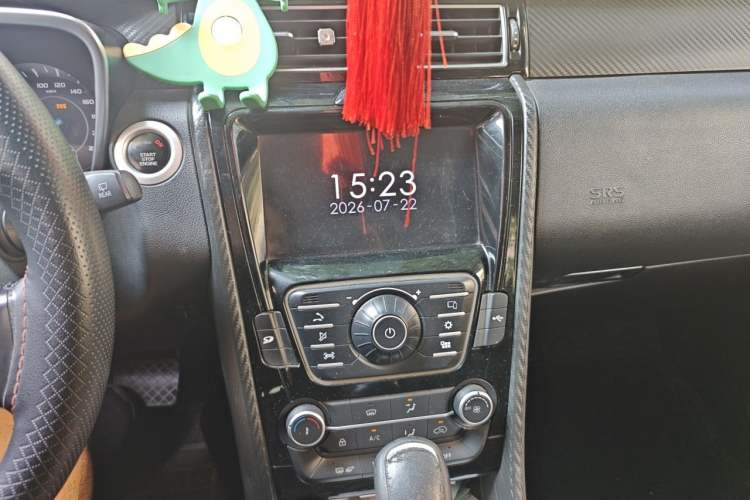 Used JMC Yusheng S330 2016 1.5L GTDi Automatic Two-Wheel Drive Fashion Edition Audio And AC Panel