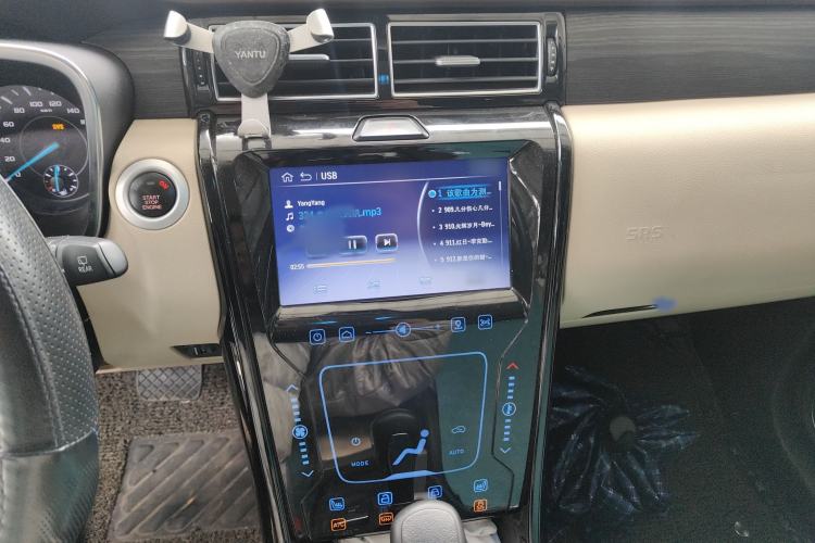 Used JMC Yusheng S330 2016 1.5L GTDi Automatic Two-Wheel Drive Flagship Edition Audio And AC Panel