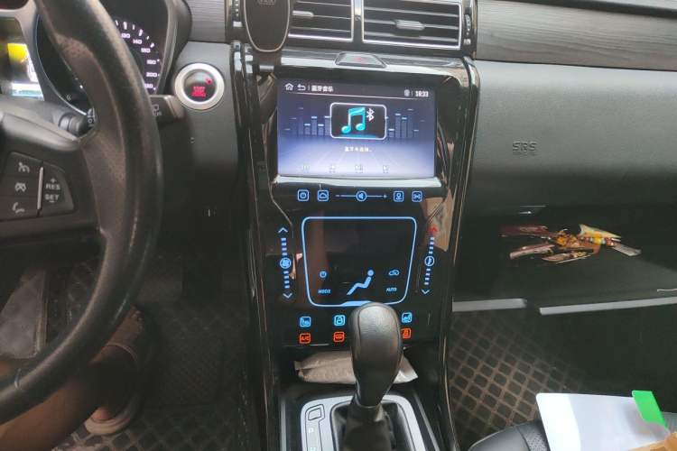 Used JMC Yusheng S330 2016 1.5L GTDi Automatic Two-Wheel Drive Flagship Edition Audio And AC Panel