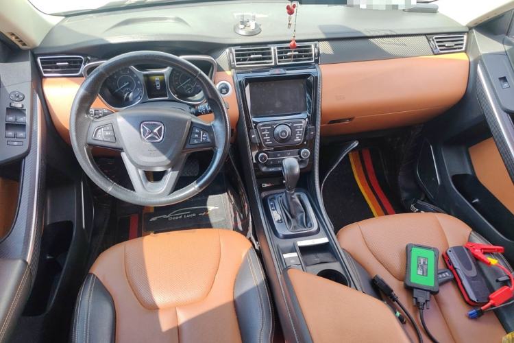 Used JMC Yusheng S330 2016 1.5L GTDi Automatic Two-Wheel Drive Prestige Edition Center Console