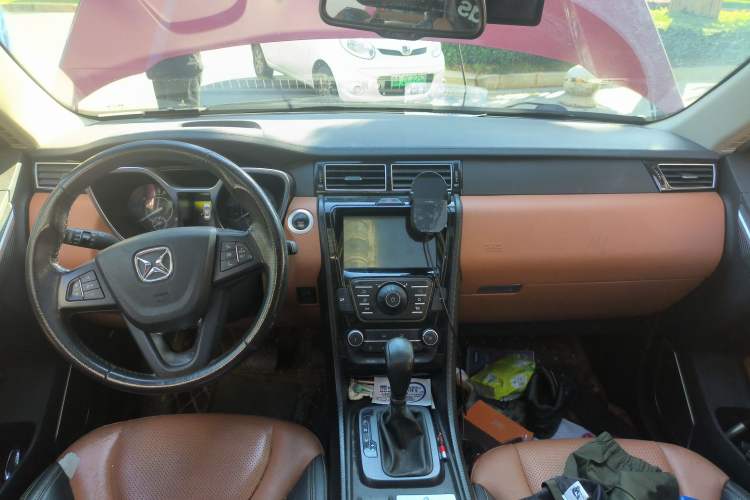 Used JMC Yusheng S330 2016 1.5L GTDi Automatic Two-Wheel Drive Prestige Edition Center Console