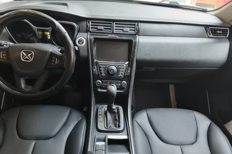 Used JMC Yusheng S330 2016 1.5L GTDi Automatic Two-Wheel Drive Prestige Edition Center Console