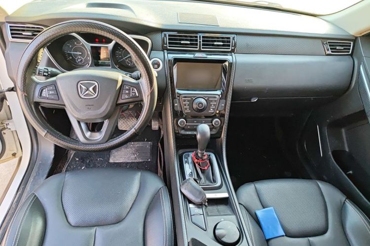 Used JMC Yusheng S330 2016 1.5L GTDi Automatic Two-Wheel Drive Prestige Edition Center Console