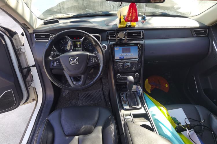 Used JMC Yusheng S330 2016 1.5L GTDi Automatic Two-Wheel Drive Prestige Edition Center Console