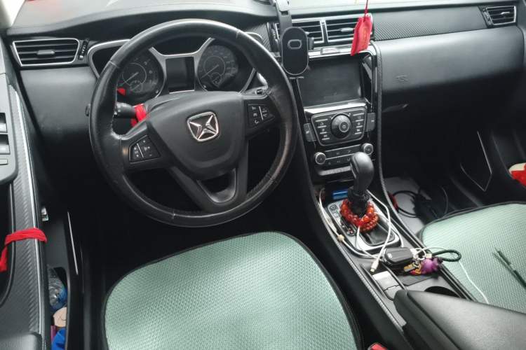 Used JMC Yusheng S330 2016 1.5L GTDi Automatic Two-Wheel Drive Prestige Edition Center Console