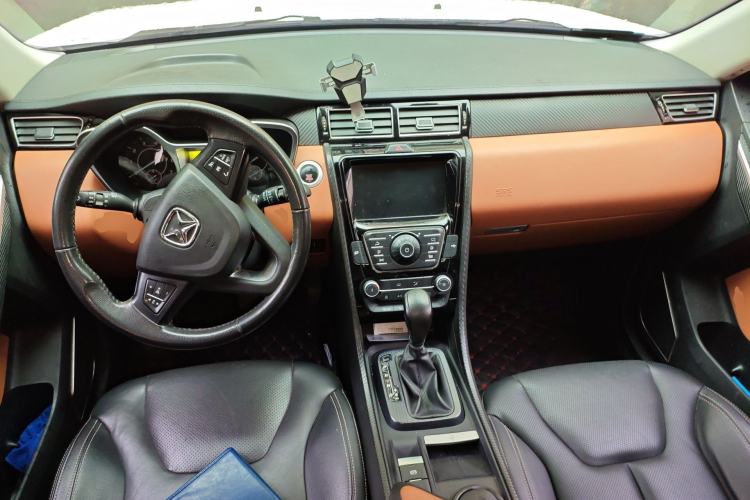 Used JMC Yusheng S330 2016 1.5L GTDi Automatic Two-Wheel Drive Prestige Edition Center Console