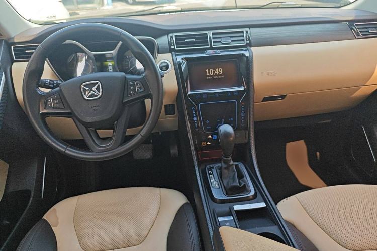 Used JMC Yusheng S330 2016 1.5L GTDi Automatic Two-Wheel Drive Flagship Edition Center Console