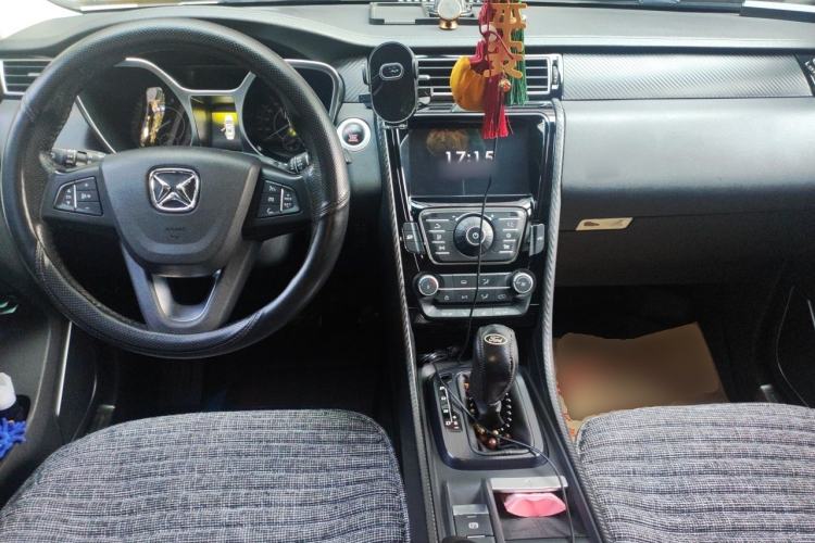 Used JMC Yusheng S330 2016 1.5L GTDi Automatic Two-Wheel Drive Flagship Edition Center Console