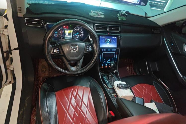 Used JMC Yusheng S330 2016 1.5L GTDi Automatic All-Wheel-Drive Flagship Edition Center Console