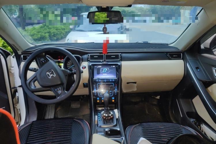 Used JMC Yusheng S330 2016 1.5L GTDi Automatic Two-Wheel Drive Flagship Edition Center Console