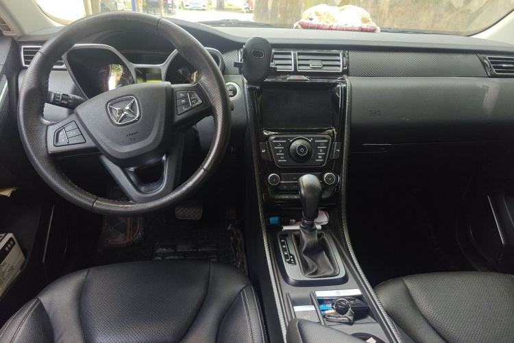 Used JMC Yusheng S330 2016 1.5L GTDi Automatic Two-Wheel Drive Prestige Edition Center Console