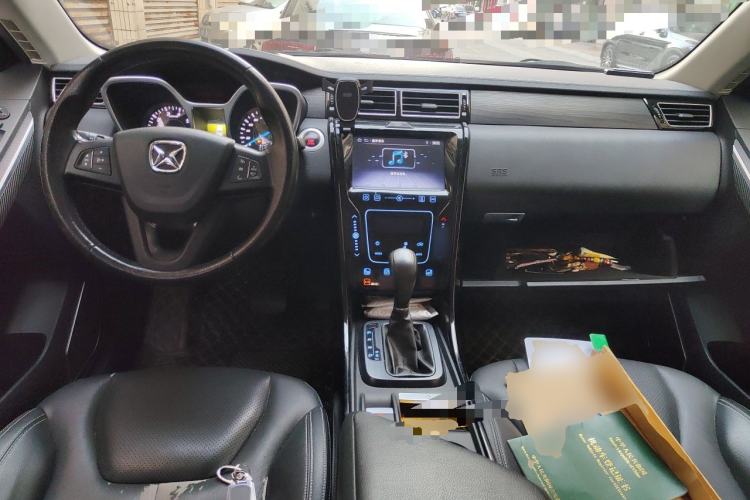 Used JMC Yusheng S330 2016 1.5L GTDi Automatic Two-Wheel Drive Flagship Edition Center Console
