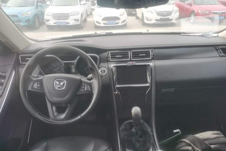 Used JMC Yusheng S330 2016 1.5L GTDi Automatic Two-Wheel Drive Flagship Edition Center Console
