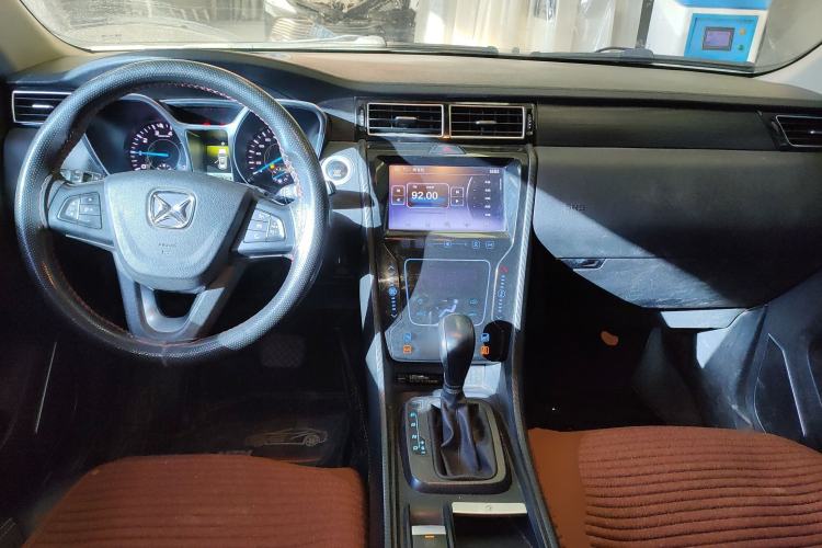 Used JMC Yusheng S330 2016 1.5L GTDi Automatic Two-Wheel Drive Flagship Edition Center Console