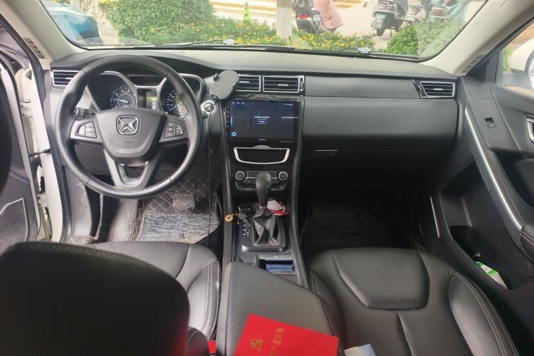 Used JMC Yusheng S330 2016 1.5L GTDi Automatic Two-Wheel Drive Prestige Edition Center Console