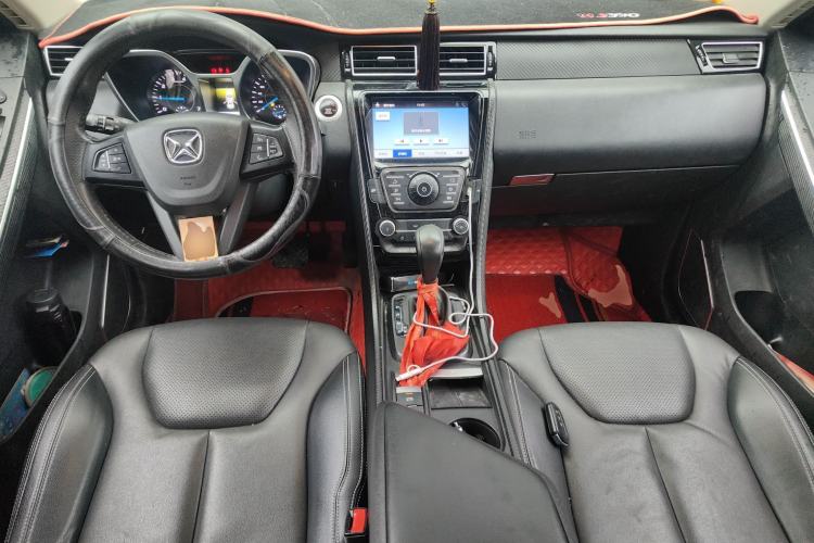 Used JMC Yusheng S330 2016 1.5L GTDi Automatic Two-Wheel Drive Fashion Edition Center Console