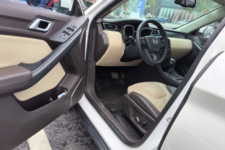 Used JMC Yusheng S330 2016 1.5L GTDi Automatic Two-Wheel Drive Flagship Edition Driver Seat