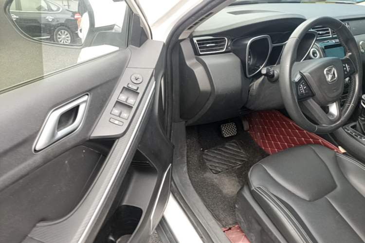 Used JMC Yusheng S330 2016 1.5L GTDi Automatic Two-Wheel Drive Fashion Edition Driver Seat
