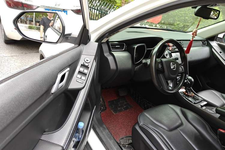Used JMC Yusheng S330 2016 1.5L GTDi Automatic Two-Wheel Drive Fashion Edition Driver Seat