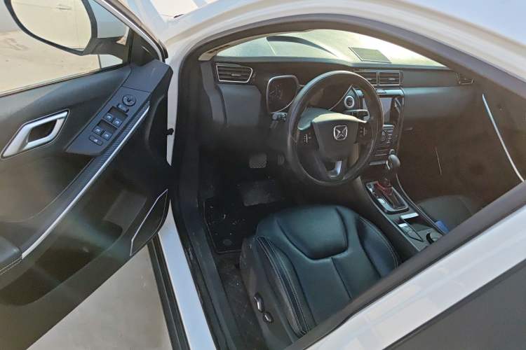 Used JMC Yusheng S330 2016 1.5L GTDi Automatic Two-Wheel Drive Prestige Edition Driver Seat