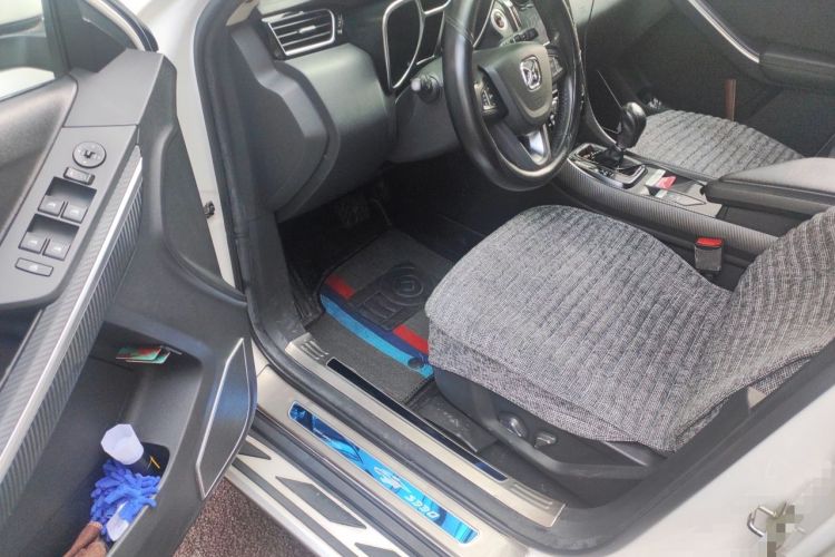 Used JMC Yusheng S330 2016 1.5L GTDi Automatic Two-Wheel Drive Flagship Edition Driver Seat