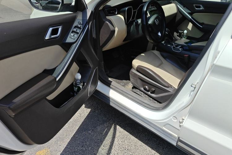 Used JMC Yusheng S330 2016 1.5L GTDi Automatic Two-Wheel Drive Flagship Edition Driver Seat