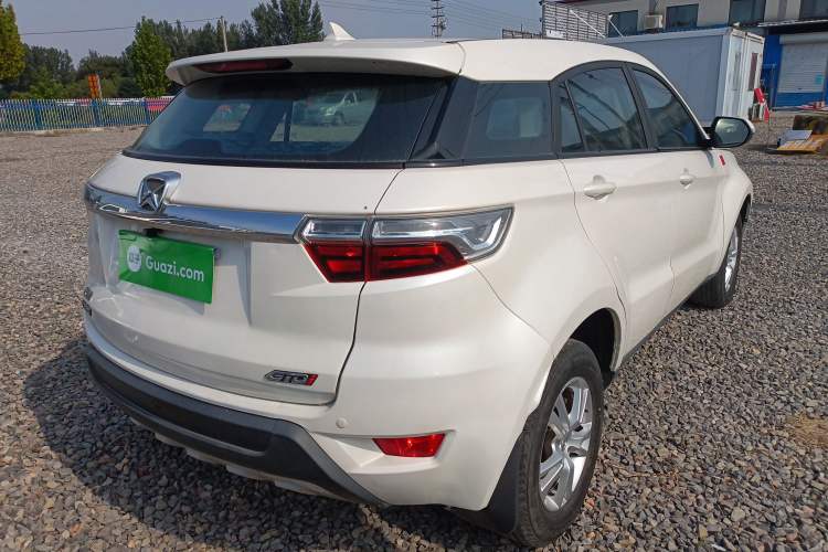 Used JMC Yusheng S330 2016 1.5L GTDi Manual Two-Wheel Drive Value Edition Exterior 5