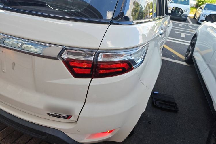 Used JMC Yusheng S330 2016 1.5L GTDi Automatic Two-Wheel Drive Comfort Edition Exterior 6